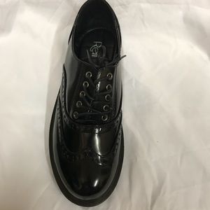 New low platform shoe with laces
